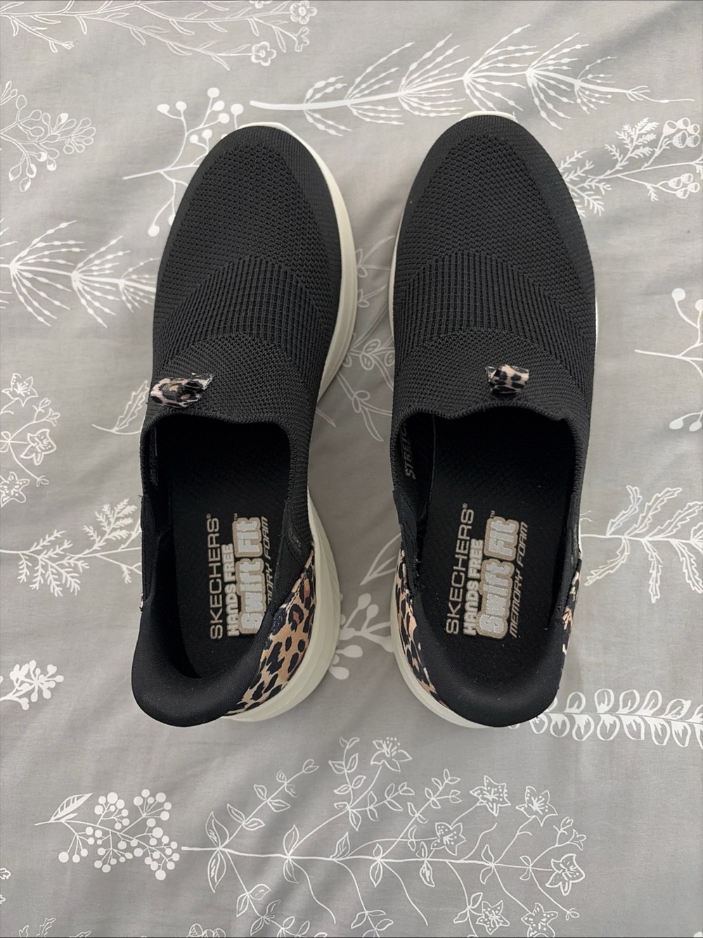 Sketchers Hands Free Slip-ins Swift Fit Womens Size 10 Black/Animal
Print/No Box